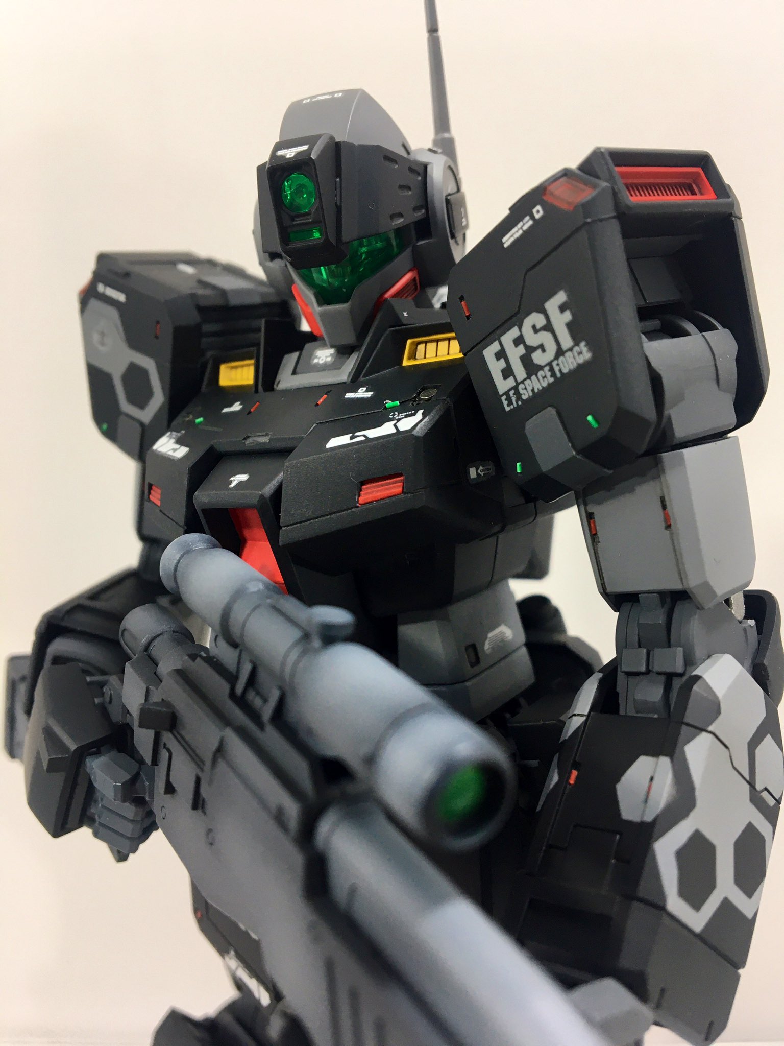 らば 模型サークルremix ジムスナイパー2 リド ウォルフ機 完成しました 踊る黒い死神 という異名をもつ機体との事で13番にしています フォローしてる方の作品に感銘を受けてヘックス迷彩に初挑戦 マスキング塗装で頑張りましたo O