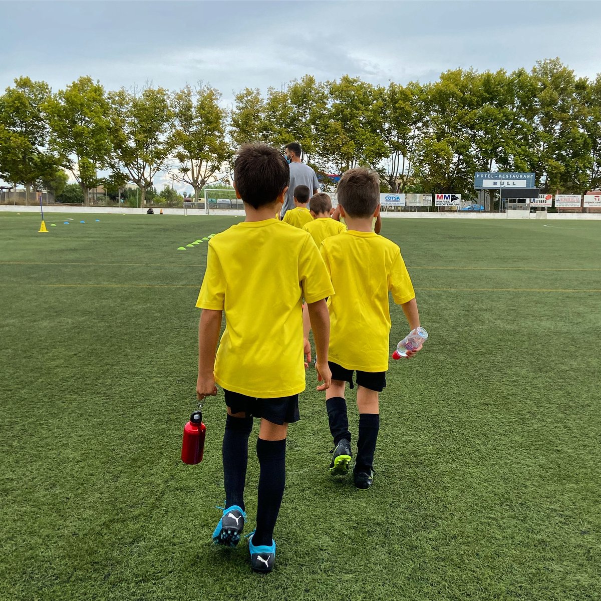 EFDelta's tweet image. ⏳ Últim entrenament dels equips de futbol d’aquest 2020.

⚽️ Un any difícil d’explicar, però que ens ha mostrat el que realment és important.

🔶 Som Escola, més que futbol 🔶

#EscolaDelta #FormacióAmbValors #Educació #Valors