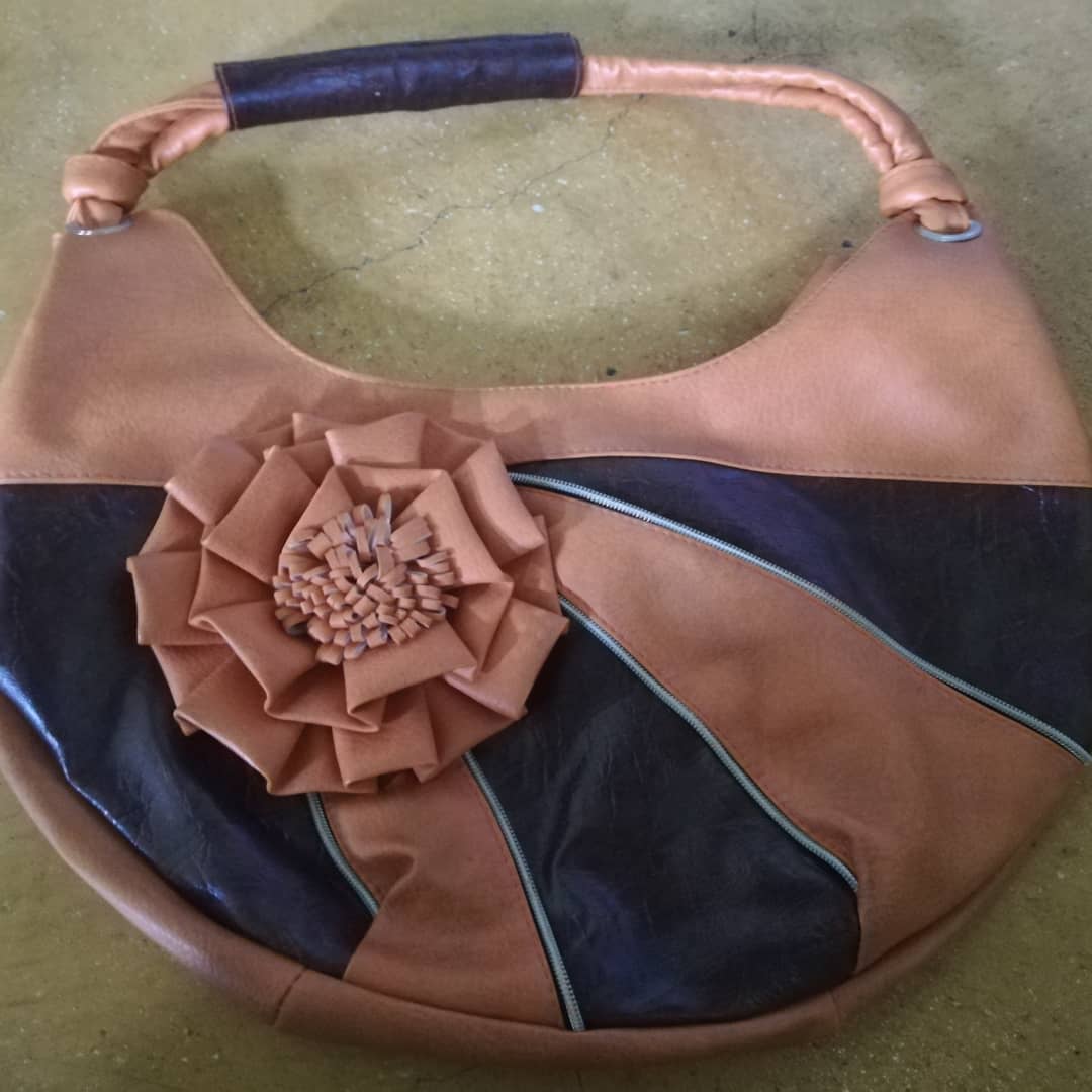 RuthRamrezOspi1's tweet image. Vendo bolsos en perfecto estado!