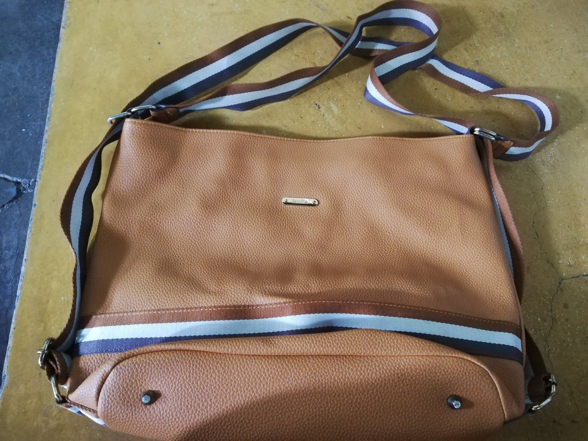 RuthRamrezOspi1's tweet image. Vendo bolsos en perfecto estado!
