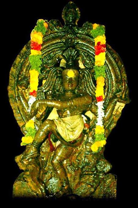  #ArudraDarisanam /ThiruvathiraiMargatha Natarajar murthi Unique Natarajar made of emerlad which is about 5/6 feet tall.It is always covered with sandal paste.Only on day of Thriuvadhirai Star in Tamil month Margazhi (Dec/Jan) Nataraja can be worshipped without sandal paste.