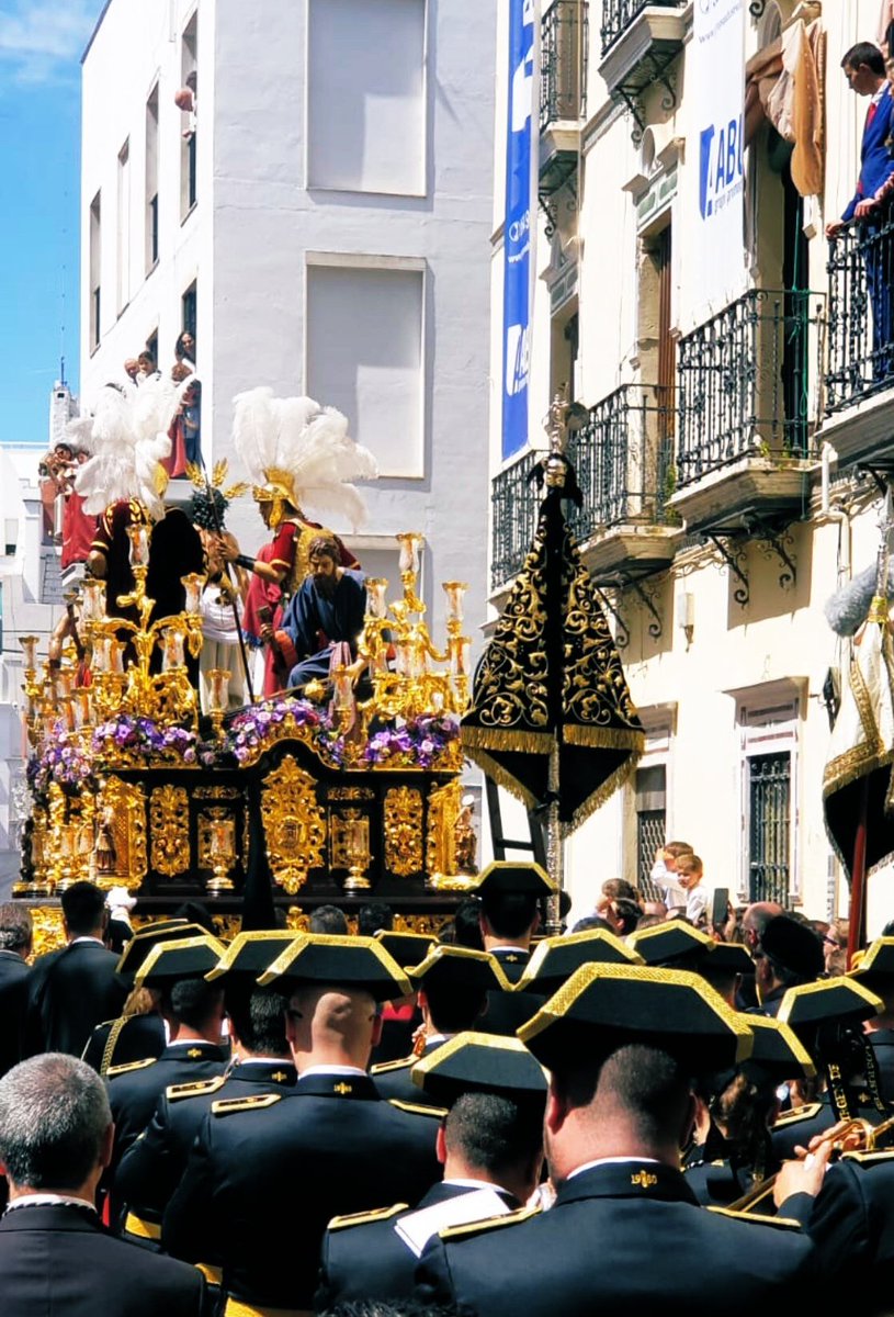 SolanaScrire's tweet photo. BOLSA DE CARIDAD: Recientemente se ha aportado el 50% del contrato a la @AgrupacionVR para sus fines sociales.
Ellos nos llevan "A la Gloria" cada Domingo de Ramos, hoy les llevamos un poquito del "compás de la Laguna". https://t.co/jPhI8pMTtH