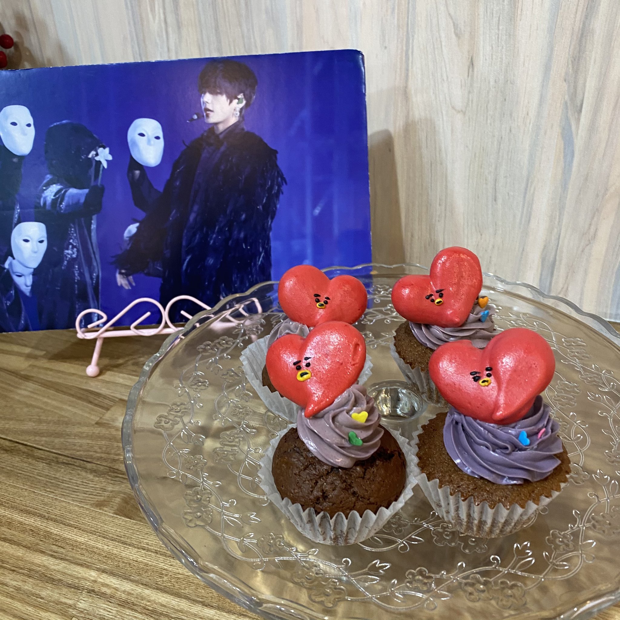 Kissberry キスベリー 明日はbtsテテイベント最終日です 誕生日限定先着特典のランダムフォトカードもございます カップホルダー何個買っていただいてもおひとり様1枚しかつきません 是非皆様のご来店お待ちしております Bts V テテ キム