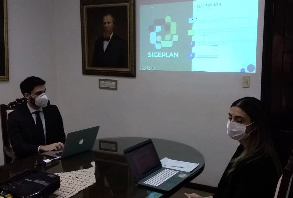 FedericoA_GF's tweet photo. #DiplomaciaDigital 🌎🌏🌍|
En el @mreparaguay estamos poniendo a punto una herramienta informática que dará fortaleza a la planificación estratégica y a la gestión, para la ejecución de la política exterior.
#SIGEPLAN https://t.co/9imkmwTkeQ