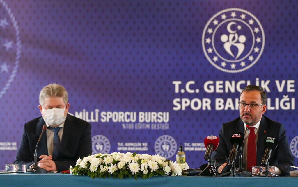 kasapoglu's tweet photo. Ortaokul ve lise öğrencisi başarılı milli sporcularımızın Özel Öğretim Derneği'ne üye kurumlarda %100 burslu eğitim görmelerini sağlayacak protokole imza attık.

Tüm çabalarımız #TürkSporuİçin… https://t.co/qzQJHzQWeB