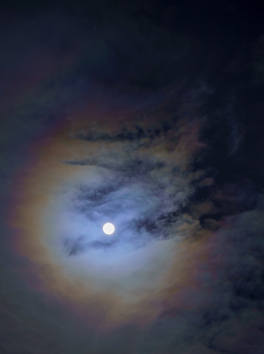 神秘的な光の環 月が薄雲に覆われて現れる 月光環 がとても美しいので 年最後の月光環集めてみました Togetter 神秘的な光の環 月が薄雲に覆われて現れる 月光環 がとても美しいので 年最後の月光環集めてみました Togetter
