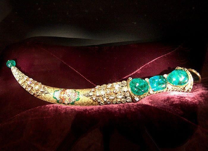 The famous Topkapi Emerald Dagger, encrusted with 5 Columbian emeralds and 53 diamonds. It was made under the reign of the Ottoman sultan Mahmud I in 1746