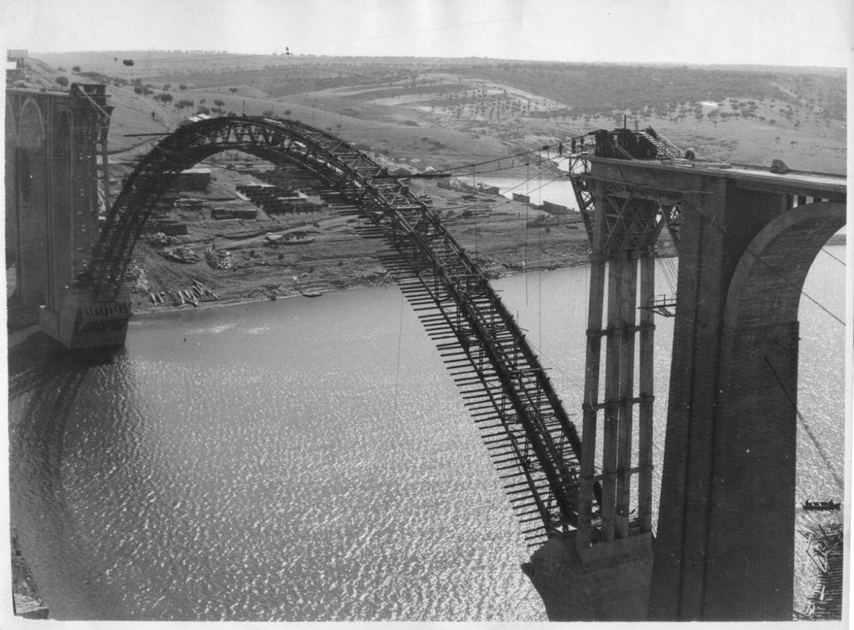 Construcción del viaducto Martin Gil vía <a href="/BlocIngenieria/">Bloc de Ingeniería</a>