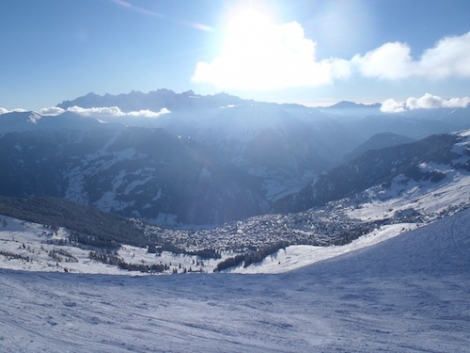 What really happened in Verbier? My (angry) blog for <a href="/WheretoSkiandS/">Where to Ski</a> on the bollocks spread by the media in the past 24 hours. There was no midnight mass exodus: bit.ly/2L6HQxC #verbier #fakenews