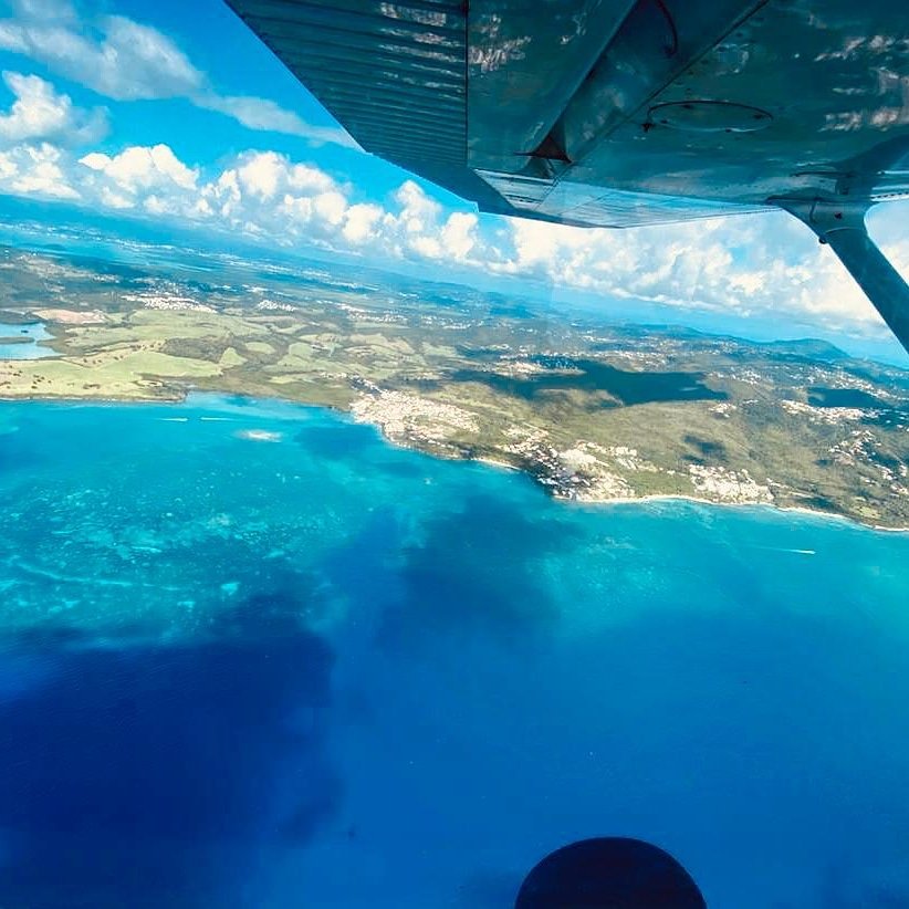 MEF972's tweet photo. Un #Spot hors du commun. La #Martinique offre toute sa #Beautee lors de nos vols #Decouverte. #Survol en #Avion https://t.co/kmMYURF7a1