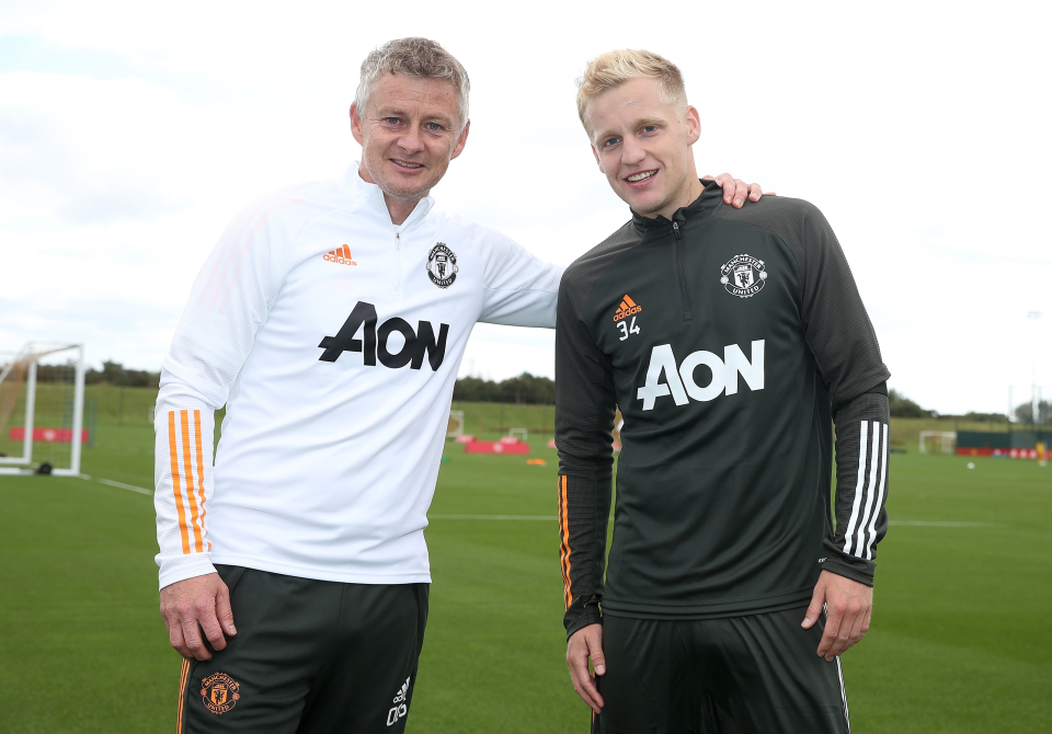 WELCOMING THE NEW SIGNINGSManchester United welcome their new signings.Donny Van De Beek from AjaxAlex Telles from PortoEdinson Cavani as a free agentExciting Youngsters like Amad Diallo and Facundo Pellistri