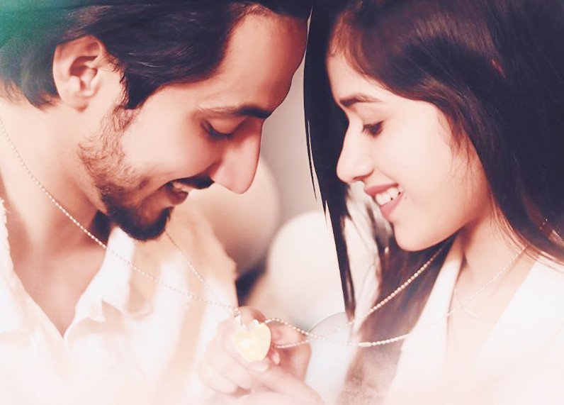 thoughtsofnav's tweet photo. TAWEEZ !! THE VIDEO OF THE SONG IS LIKE SOMEONE SECRETLY  CAPTURED THEM OFF SCREEN !! 
THEIR FRIENDSHIP BOND IS SO STRONG !! PPL LOVE THEM ONSCREEN BUT OFF SCREEN THEY ARE JUST LOVEEEE !! OUR TOM &amp; JERRY !! #fainats2020 https://t.co/5vWnikThev