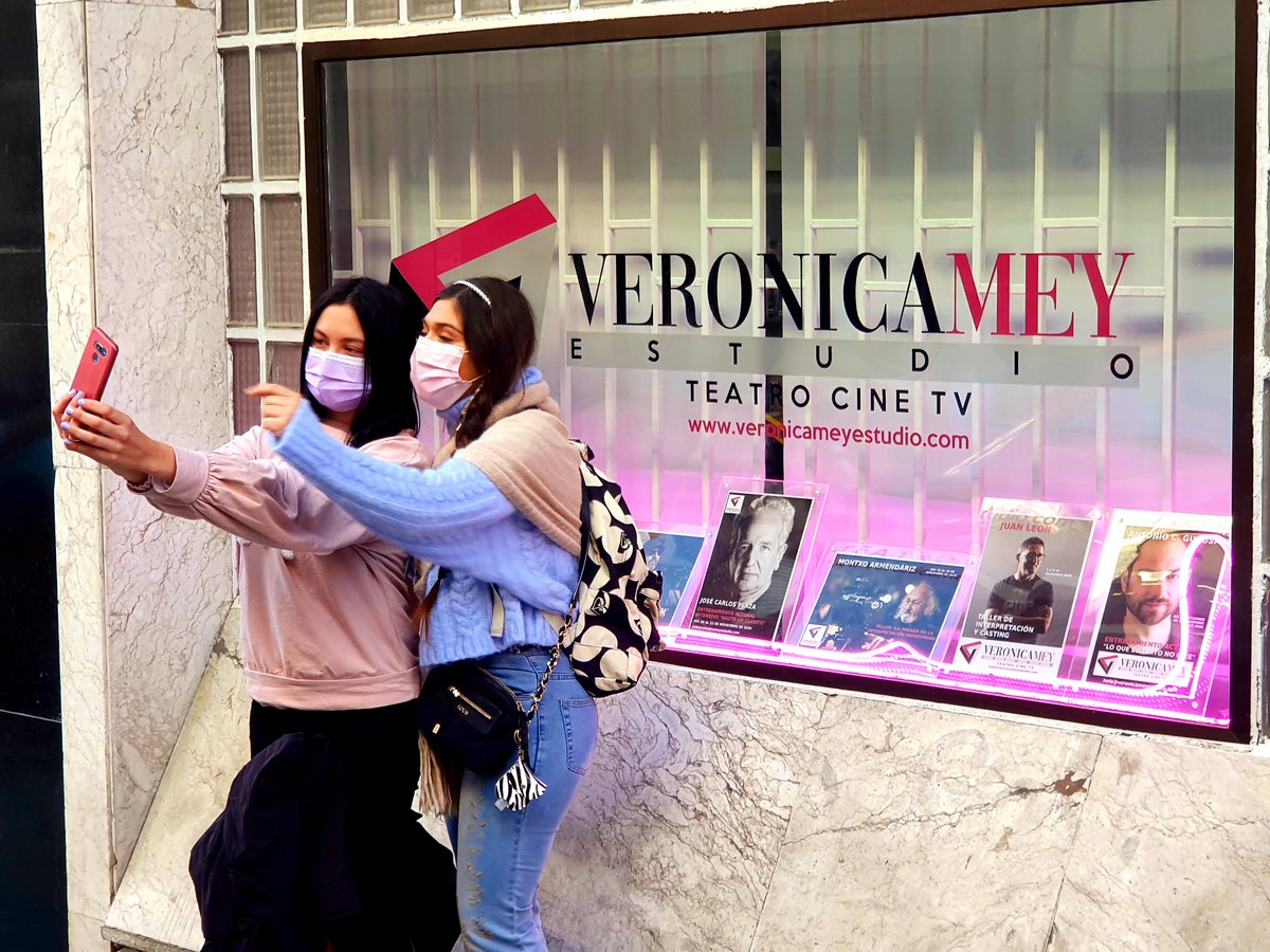 Fue maravilloso estar con el Maestro del #Cine MONTXO ARMENDÁRIZ @montxoarmendari en su Taller La Mirada en la #Interpretacion Audiovisual del 16 al 20 de Noviembre 2020 en <a href="/VMeyEstudio/">Verónica Mey Estudio</a>. Semana de aprendizaje y preciosa convivencia. Grupazo de #actrices y #actores. ¡¡GRACIAS!!💖