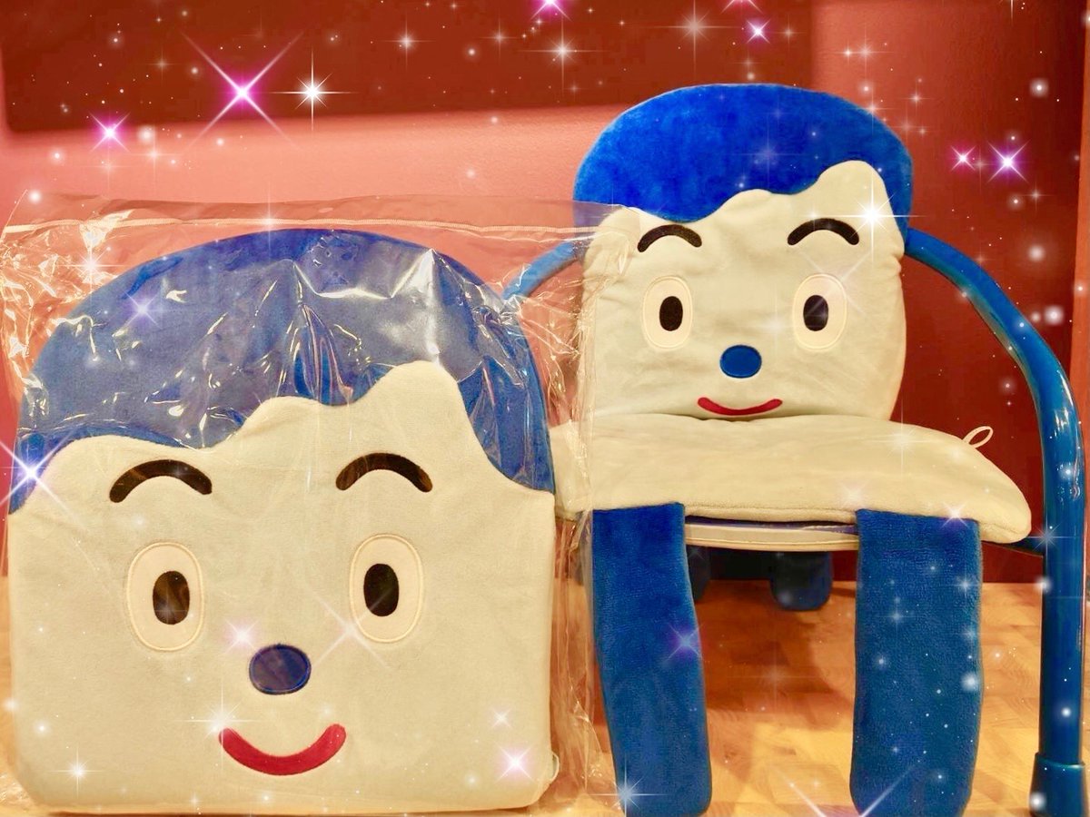 nhk_character's tweet photo. ＼オイース‼️⊂(＾▽＾)⊃／

#みいつけた ！人気商品の

💙コッシーのイスカバー
      (税抜き3,000円)

をご紹介🌟ご自宅のイスがコッシーに大変身🌟紐とマジックテープがついてるのでいろんな形のイスに対応します👍

素材もふわふわで座り心地も抜群💙

#東京駅 店、 #ソラマチ 店で好評発売中☝️ https://t.co/HGi67Kc4tW