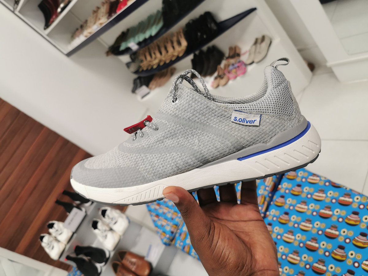 Ledawa's tweet photo. J'avais cette paire de #sOliver en 3e. Je la retrouve chez @Invincible237 au Grand Mall avec quelques améliorations. J'ai kiffé et je take OKLM... 22K... Super confortable...
#Invincible237 #DOPE #DCLP #DOUALACESTLAPUISSANCE
@DoualaMall #DGM https://t.co/zLRoeTDNU7