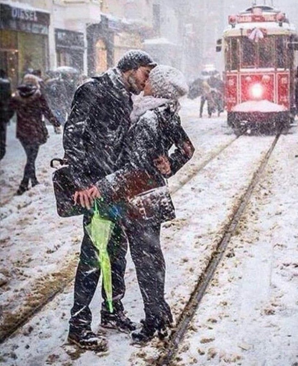 Non ho bisogno di regali, ma di presenze......... 
Con il ❤in testa e la testa nel❤