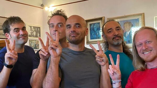 Domani facciamo una festa di fine anno online. Zero marketing, solo intrattenimento. Con noi <a href="/micheledalai/">Michele Dalai</a> a leggere le lettere al 2021, e la Rimbamband con uno spettacolo inedito, pensato per <a href="/La_Content/">La Content</a> 

pugliain.net/122745-la-cont…