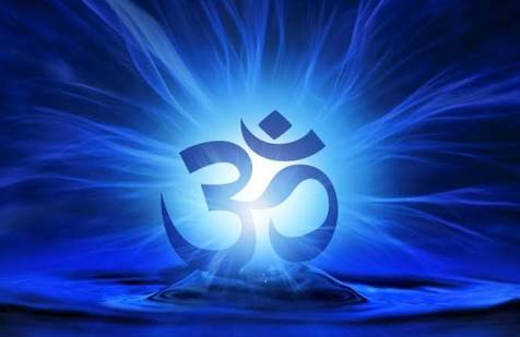 ॐ   #Thread Om is a mantra associated with Hinduism. It is a vibration that is traditionally chanted in the beginning and at the end of any yoga session. It is understood that the mantra has a lot of creative power but anybody can chant this mantra to ensure peace in his life.