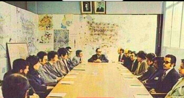 irandokht66's tweet photo. جلسات شورای شهر تهران درزمان شاه و زمان آخوند.! https://t.co/95yG2HElfT