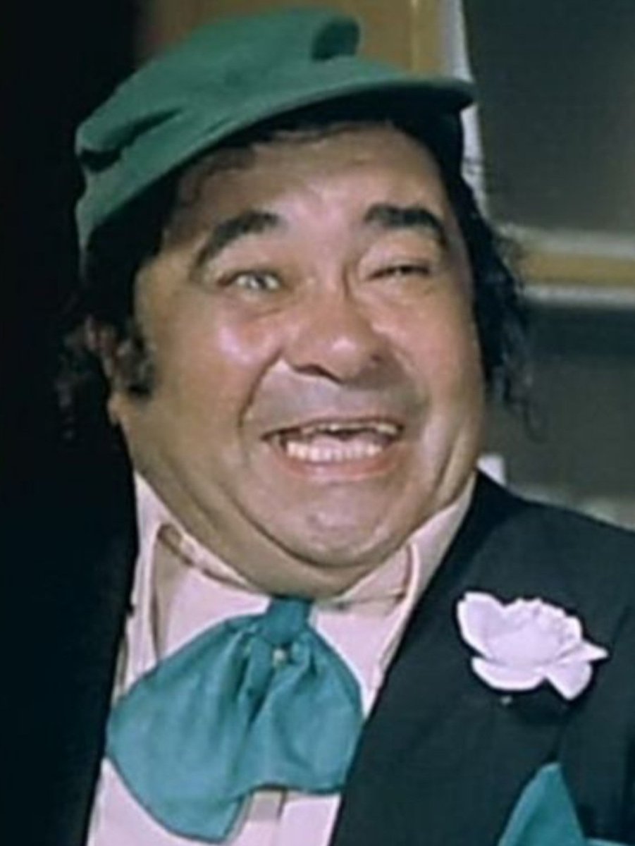 ظهورجديد لصاحب السمو 
عبالفتاح بن سعيد السيسي 
إستعدادا للمشاركة في
القمة الخليجية !

( فطيرنا ) واحد 
..و( رزنا ) واحد
..و( رزقنا ) واحد 
أنا ( السيسي ) ..
.. وأفتخر إني خليجي !