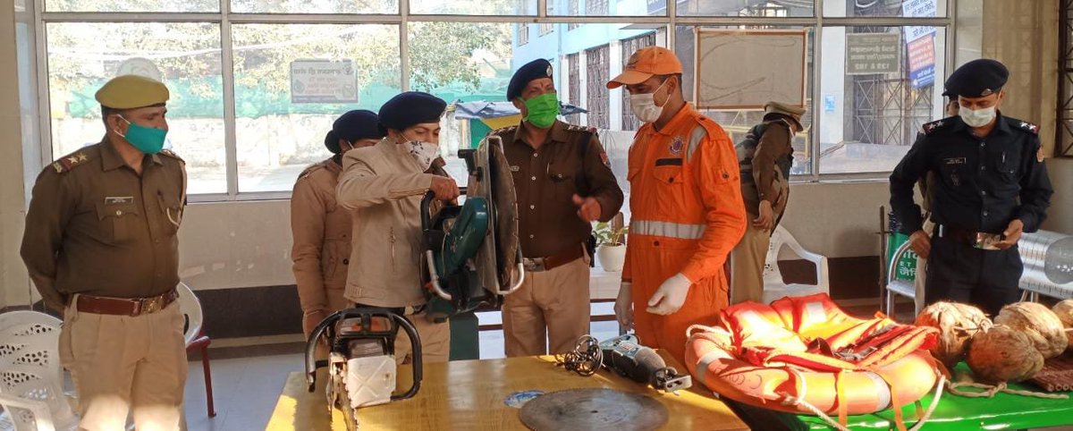 08NDRF's tweet image. Training cum Community awareness program on Disaster management with RPF &amp;amp; Railway Staff conducted at Railway Junction Bareilly.
#NDRF4U
#aapdasevasadaiv
#communityawarenessprogram