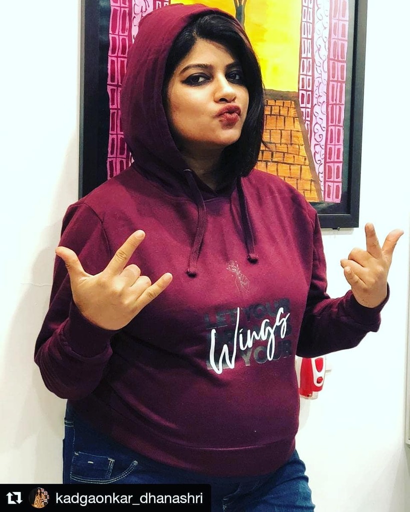 KapdeWaale's tweet photo. @kadgaonkar_dhanashri 
・・・
This amazing hoodie by @kapdewaaleofficial 
Perfect for the season...

#hoodie #kapdewaale  #hoodie #fashion #tshirts #clothing #tshirt #hoodiemurah #streetwear #hoodiestyle #apparel #hoodieseason #style #clothingbrand #spo… https://t.co/G3QXdt4Qu9 https://t.co/h5yWICD7Jf