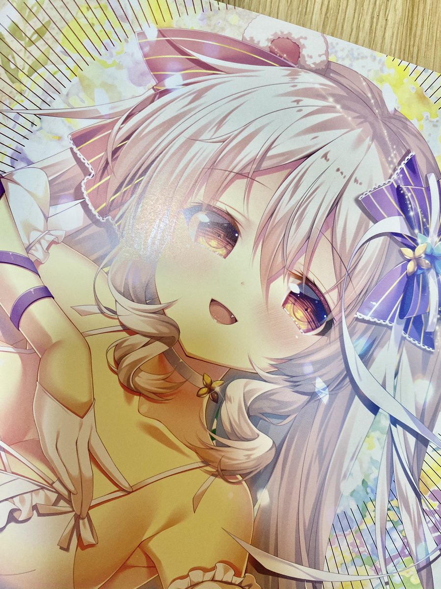 コミケ45周年記念イラスト集
『COMIC MARKET 45th Anniversary Book』の見本誌頂きました!うわ〜〜豪華だ…😳自分の絵が載っててびっくりです。昨日28日より発売しているそうですよ!ぜひよろしくお願いします🤲 
#CMK45THB

https://t.co/OkPoLffXMv 