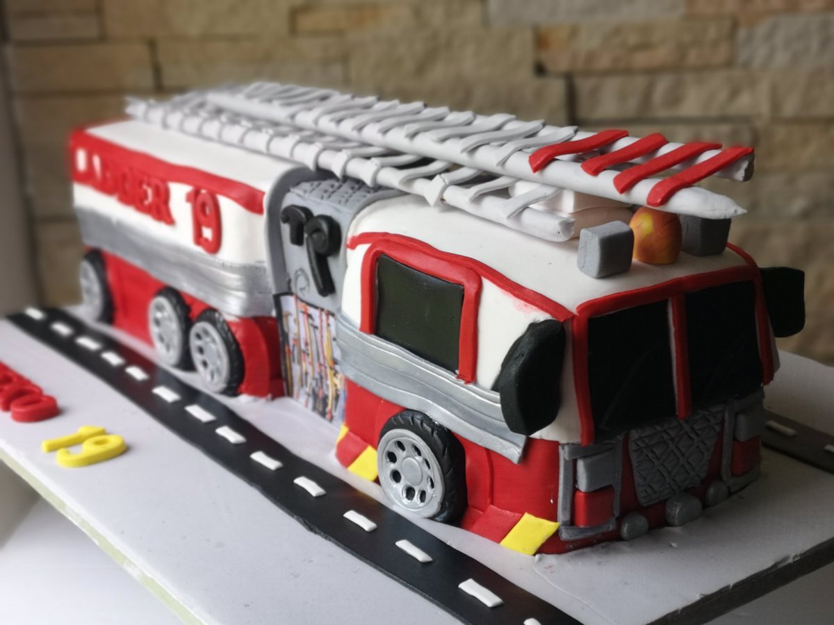 thobekiletoh's tweet photo. #FirefighterCake
#Ladder19

#CakeBossLady 0847363160 Kempton park and deliver nationwide https://t.co/v6XHO4YA0b