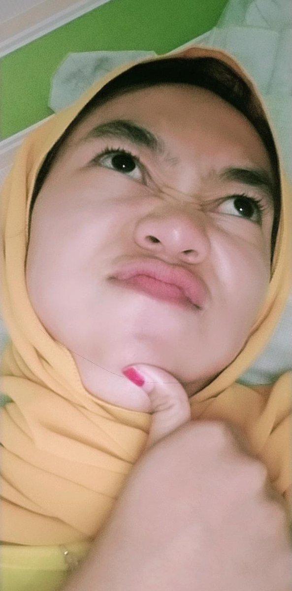 Mellati14Putri's tweet photo. Koe koe sing do kuliah njupuk akuntansi pas kuliah online ngene utek e do kopyor pora to ndes https://t.co/LS8cQ2NKsx