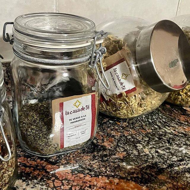 lacasadete's tweet photo. Una de nuestras mejores embajadoras, Esther, nos envía esta foto ☕ Té verde a la Marrakech o Raíz de Regaliz.
.
.
#TeAGranel #TeaTime #TeaLover #AmantesDelTé #Infusión #InfusionesAGranel https://t.co/Zti9S64wcO