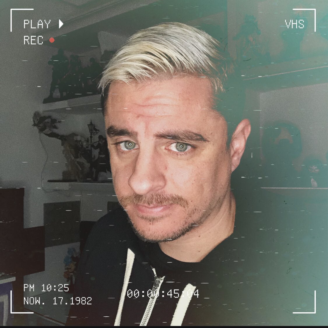 VallTwitch's tweet photo. Charity stream!!!
Live ๐ #twitch
Link ๐ https://t.co/eP0HcniDOL
Game ๐ #BattlefieldV
#twitchtv #streamexmas https://t.co/JWqF20ccca