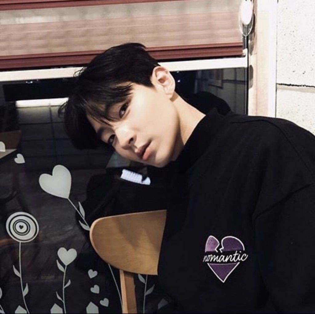 hwang inyeop being boyfriend material — a very important thread;