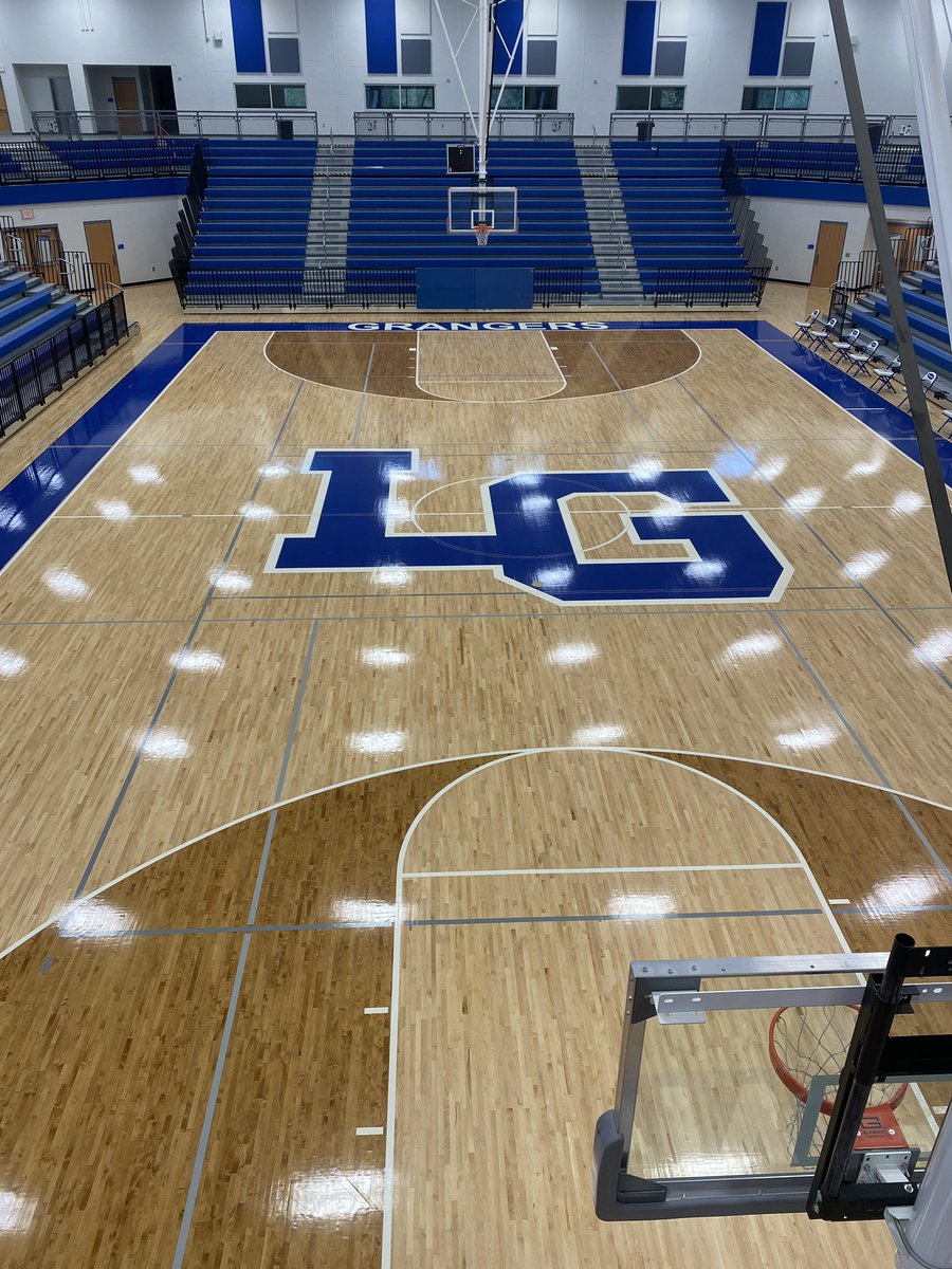 WillBowles20's tweet photo. Day 2 Lineup  
12:30 Russell county (3-4) vs Central (4-3)
2p @CountyHoopz (3-3) vs Camp Jewel (4-8)
3:30 @DHSDawgsBBball (7-4) vs @NewnanHoops (8-1)
5p @StarrsMillBB (5-3) vs East Paulding (2-4)
6:30 @TCSBASKETBALL1 (6-5) vs Marietta (3-5)
8p @BTW_DAWGS 3-4 vs @marks_maniacs 2-2 https://t.co/hv08mZajGL