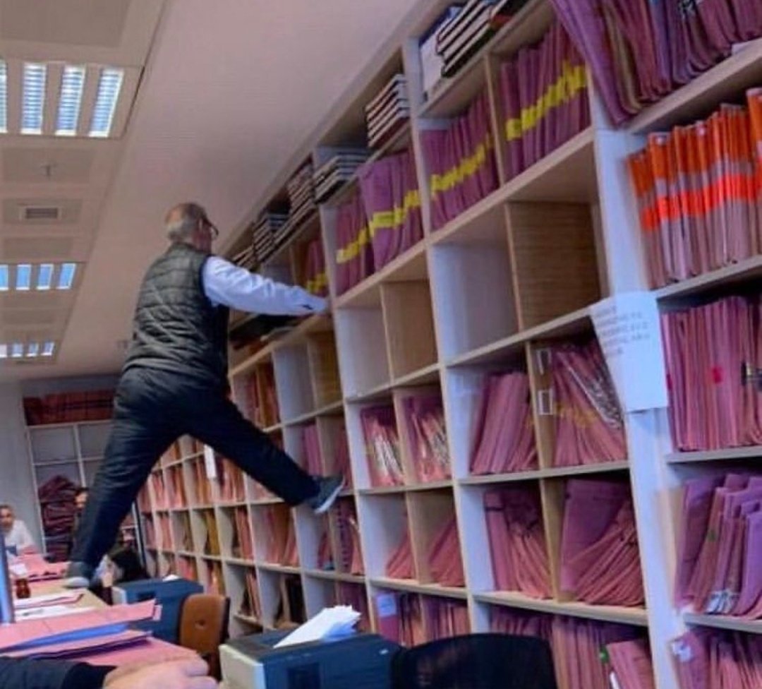 WhatsAppda arkadasımın mesajına uygun cıkartma arıyorum