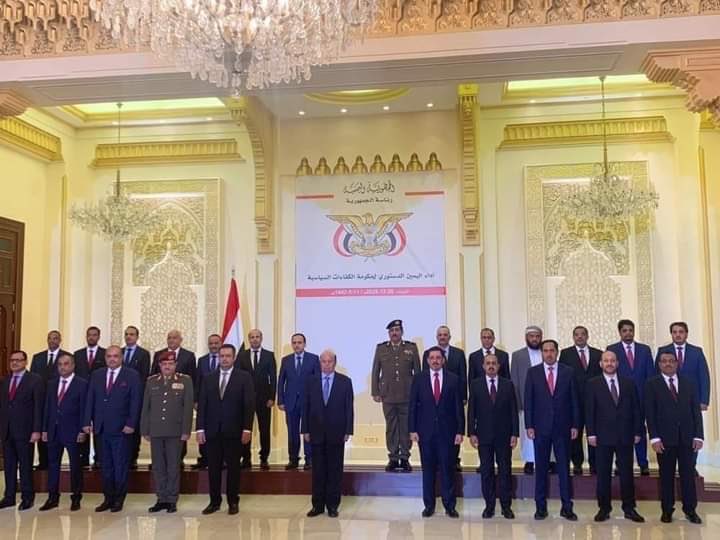 ايش اخبار الحكومة هل وصلت عدن حسب الاتفاق وهل الحرس الرأسي وصل عدن وهل المليشيات انسحبت من عدن وزنجبار وستلم الامن فيها وهل فيه نية لفتح المطار والموانئ هذه تسألت المواطن اليمني الذي يعاني ويتجرع المراره ؟