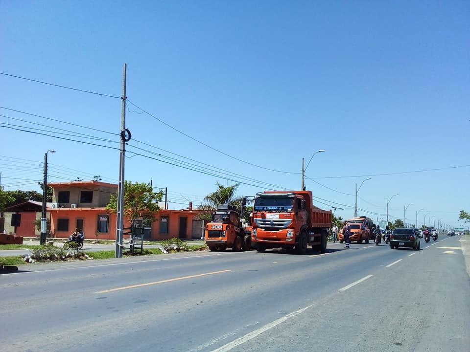 El Gobernador Rubén Antonio Roussillón Blaires mediante gestiones dentro del convenio marco entre MOPC y la Gobernación, se realiza las reparaciones y el bacheo de la Ruta N° 9 a la altura de Villa Hayes hoy, a respuesta a ello se encuentran en plena tarea y puesta a punto.
