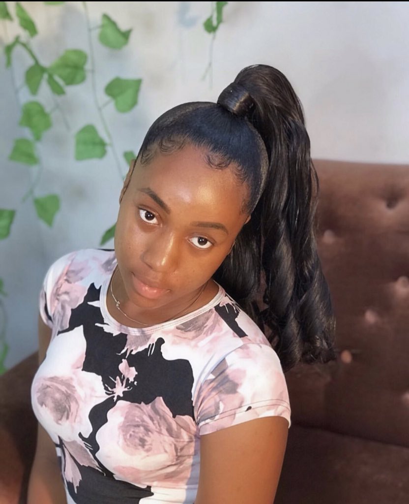 EmmySignature's tweet photo. Sleek ponytails ✨😍
Which one would you rather go for on your next visit? 
call: 07033322978

🏠: 24, Ebony road opp e-plaza, #portharcourt 
Please don’t let this flop, #RETWEEET so your beautiful friends can see too. #ponytail #EmmySignaturePH #hairstyles https://t.co/1958BCijbt