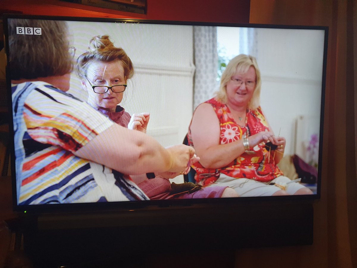 WSGSWD's tweet image. Our vice-chair is famous! She featured in Inside the factory - Socks with was on today on BBC 2 showing how the kitchener stitch  helped save lives in the first world war. 
#insidethefactory #bbc2 #kitchenerstitch #knittingsocks