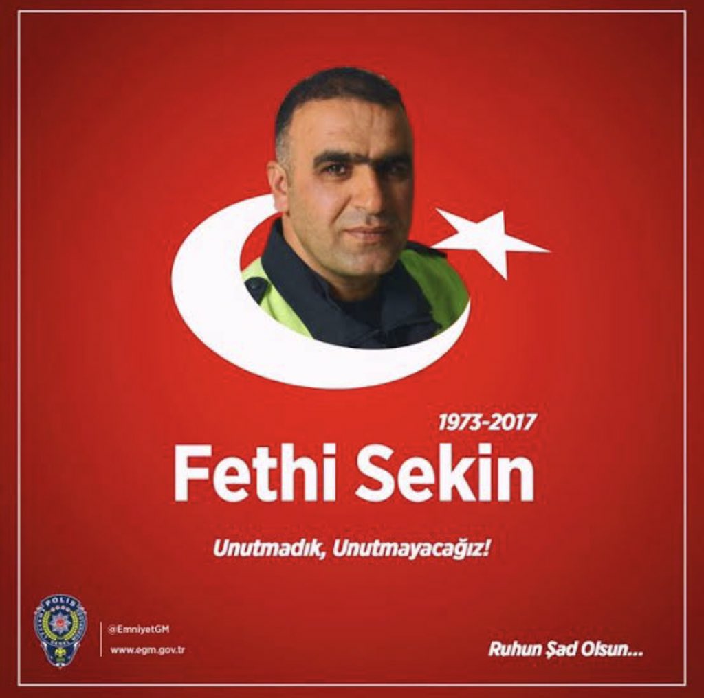 Vatan ve millet için gözünü kırpmadan canını feda eden kahraman polisimiz #FethiSekin’i şehadetinin 4. yıl dönümünde rahmet ve minnetle anıyorum. 

Aziz şehitlerimizin ruhları şad, makamları cennet olsun inşallah.
#PolisiminYanındayım
