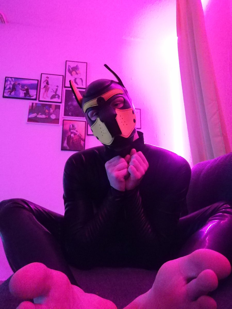 AdSmacks's tweet photo. I am not entirely sure what all I can do with my new outfit.. Help me 👀 https://t.co/MvPCMih9h3