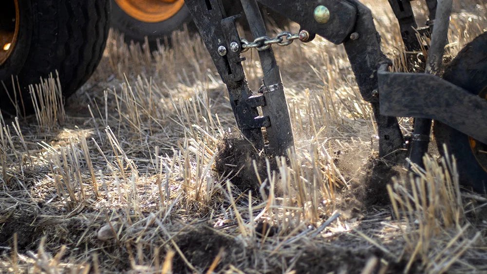Give your crop the best start possible with Seed Hawk’s industry-leading independent opener assemblies.  Superior shallow seeding, depth accuracy, and optimal fertilizer placement give you quick, even emergence, and consistent performance in all soil conditions.
