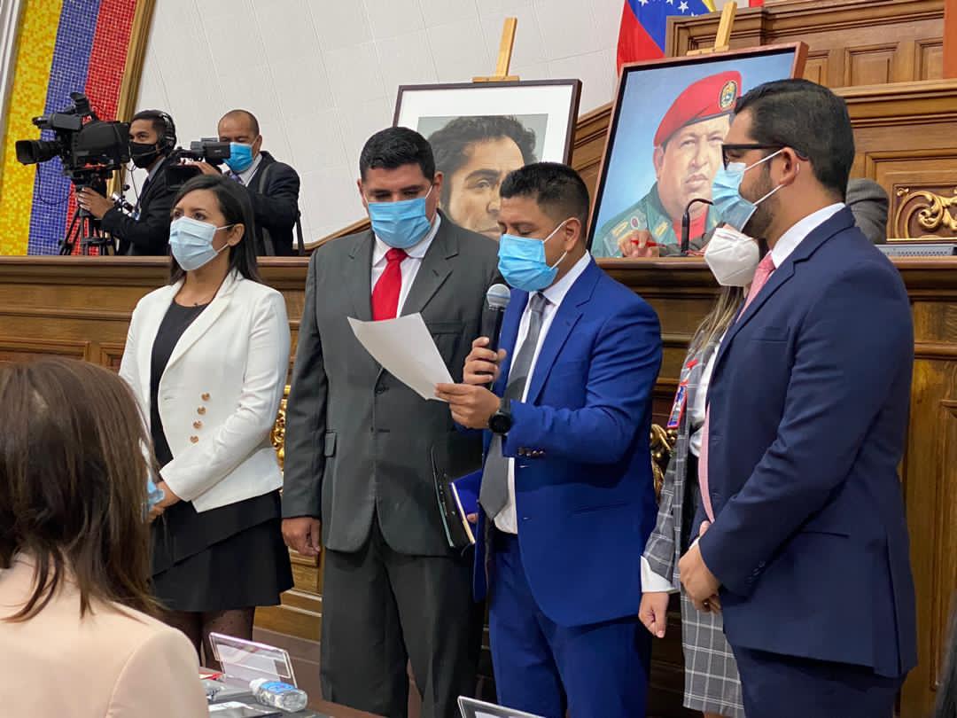 JEHYSONGUZMAN's tweet image. ¡UN NUEVO COMIENZO!
Una nueva Asamblea Nacional se ha instalado para defender y proteger al pueblo Venezolano, la Soberanía e Independencia de Venezuela y hacer cumplir la Constitución de la República.