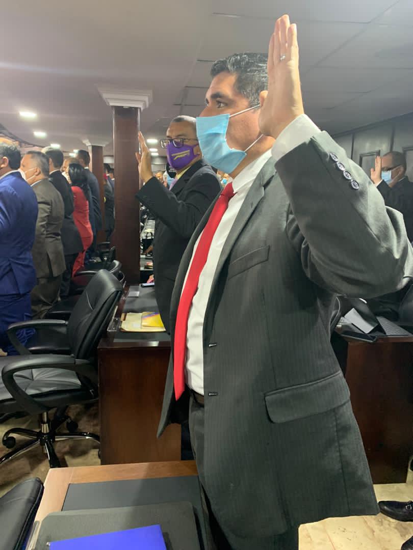 JEHYSONGUZMAN's tweet image. ¡UN NUEVO COMIENZO!
Una nueva Asamblea Nacional se ha instalado para defender y proteger al pueblo Venezolano, la Soberanía e Independencia de Venezuela y hacer cumplir la Constitución de la República.