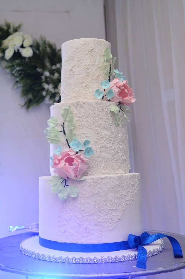 esedidi's tweet photo. Naija bakers! Are we still introducing wedding cakes in 2021?
I’m asking for myself o
#AbujaTwitterCommunity #abujabaker #warribaker #EricaOnceSaid #Crypto #bobrisky #lockdown #ExtraSpecial2021 #Naijabaker https://t.co/nsKlMLIkNS