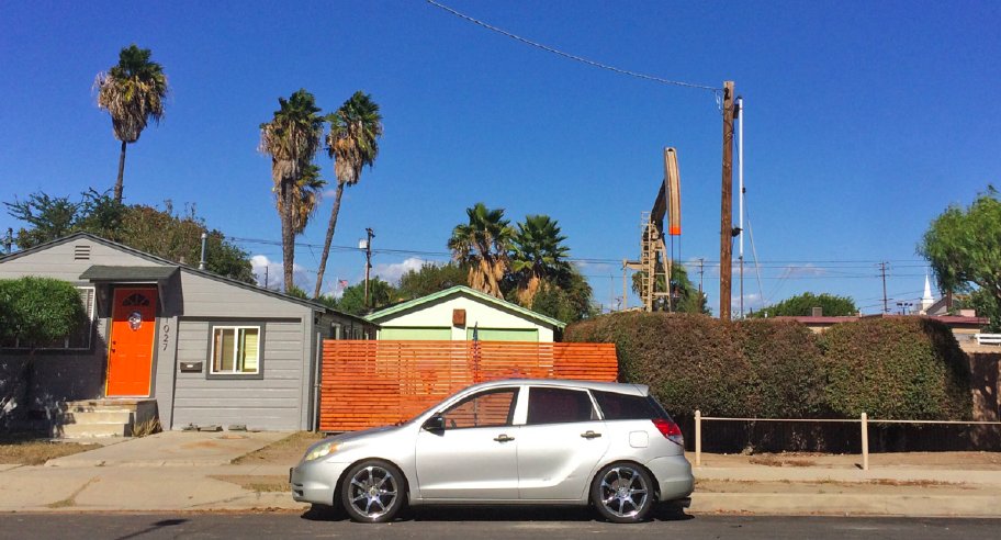 (A VERY IMPORTANT )We’re a coalition of  #environmentaljustice and frontline groups in CA fighting for "setbacks" or "buffer zones" of at least 2,500 feet between sensitive areas, like homes, and oil and gas drilling.1/16