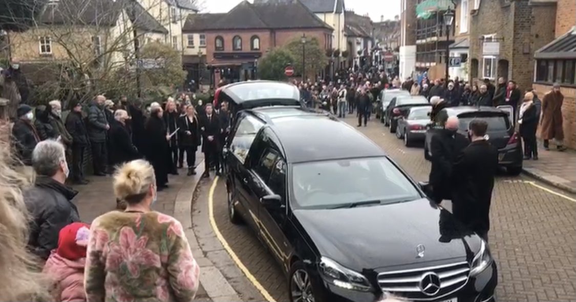 1/2 To the wonderful Richmond and Twickenham community.
Today was a day of heartache for our family but with your support this morning it brought us contentment and comfort in our hour of need. It filled our hearts to know our dad was so loved not just by us but by so many of you