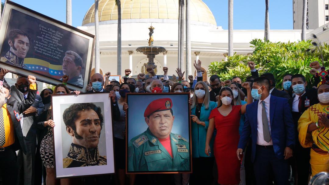 LealTelleria's tweet image. En el @MinAlimenVen y los CLAP, celebramos la instalación de la #NuevaAsambleaNacional, adonde ha regresado nuestro amado pueblo, Bolívar y Chávez. Triunfó la dignidad de Venezuela frente al asedio y bloqueo imperial contra la soberanía de la Patria. ¡Seguimos Venciendo!