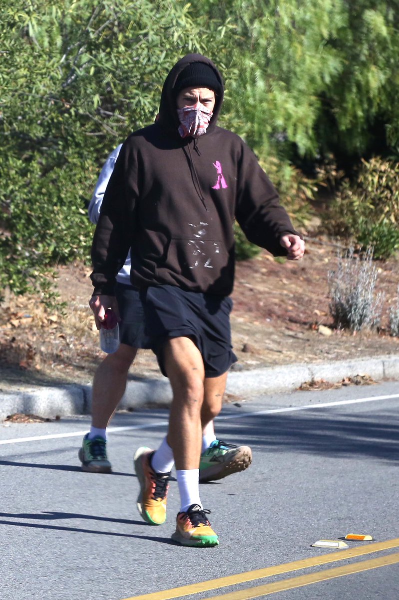 hsdcandids's tweet photo. Harry hiking in LA yesterday - January 5 https://t.co/ZCOOm86qEr