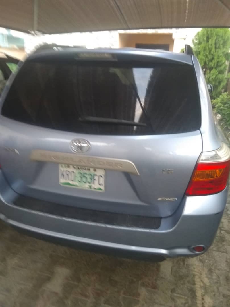 This thief stole a light blue Highlander -registration number KRD353FC with other valuables on the 3rd of January 2021 in Ilasan Lekki Lagos. He is still on the run. Please reach out if you have any info. Help retweet until he is caught. #EricaOnceSaid #VerchiVsChike #lockdown