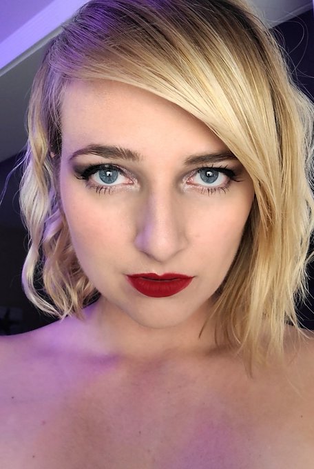 New year, new you? Well, same me and same great custom videos available for my favorite fans! 💋 Email<a href="/tag/princessleia"class="tags"><span>#princessleia</span></a><a href="/tag/sexysaturday"class="tags"><span>#sexysaturday</span></a><a href="/tag/halloween"class="tags"><span>#halloween</span></a><a href="/tag/lightsaber"class="tags"><span>#lightsaber</span></a>